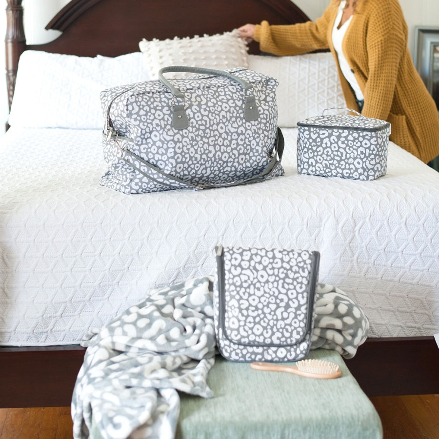 Smokey Leopard Hanging Travel Case