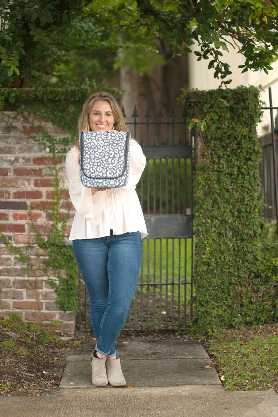 Smokey Leopard Hanging Travel Case