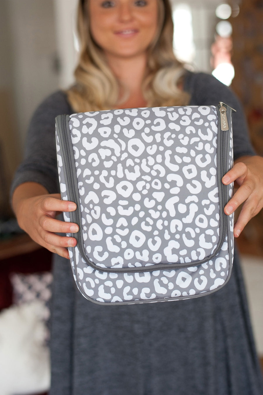 Smokey Leopard Hanging Travel Case