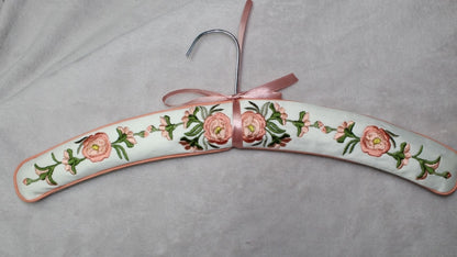 Dainty Hangers 2 DESIGN SET